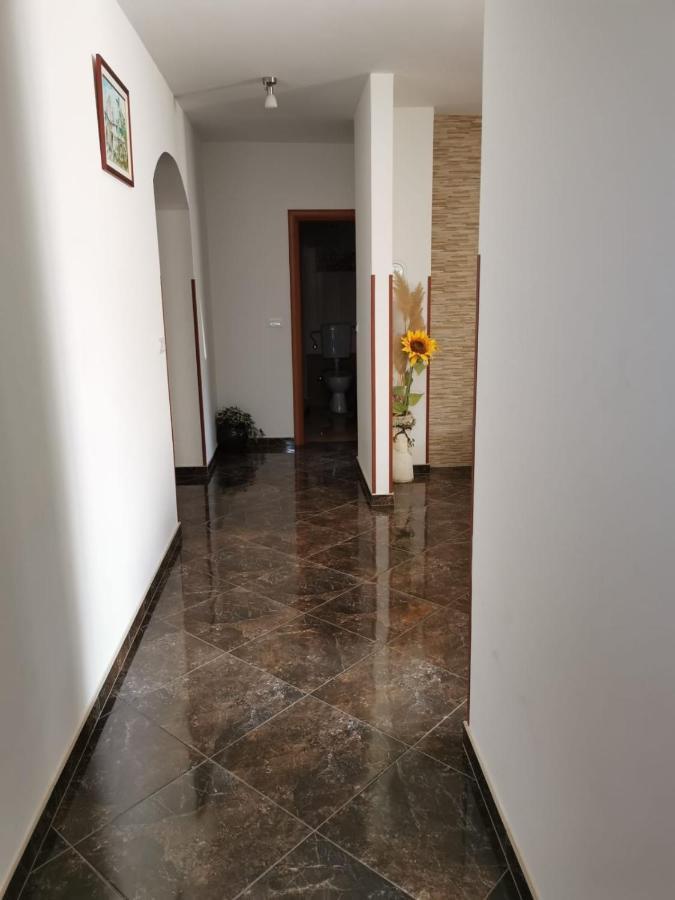 Apartment Dalmatini Tar-Vabriga Buitenkant foto