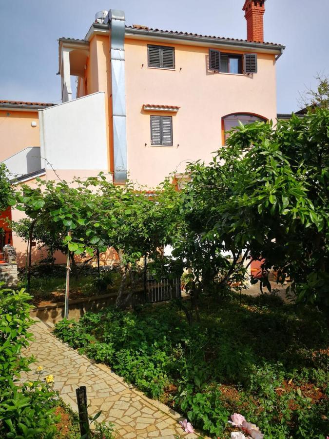 Apartment Dalmatini Tar-Vabriga Buitenkant foto