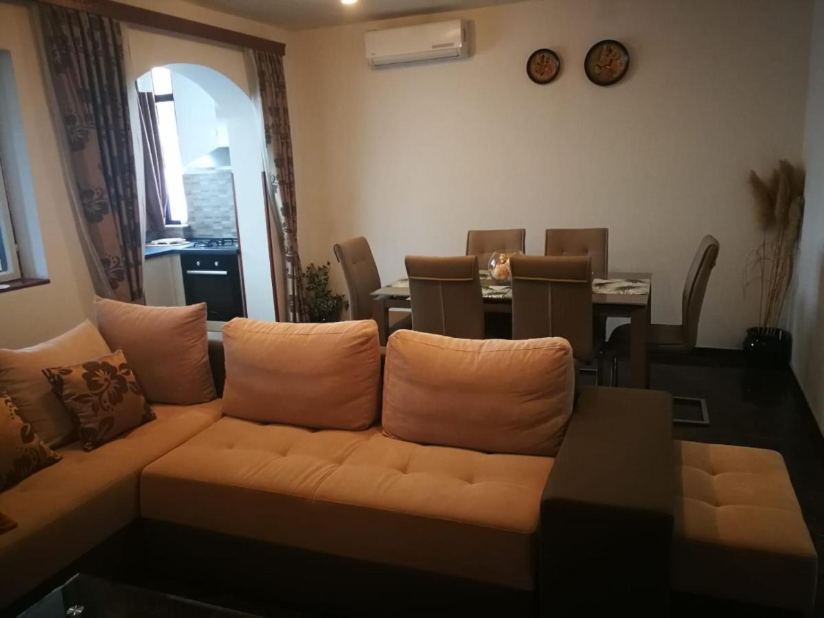 Apartment Dalmatini Tar-Vabriga Buitenkant foto